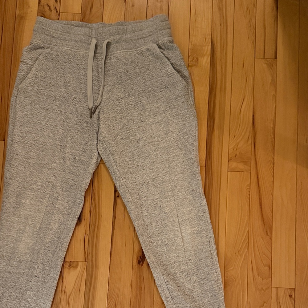Lululemon Athletica Light Gray Joggers | size 6